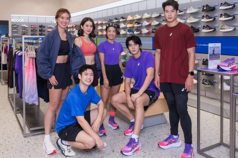 001-ASICS-New-Store-at-Central-Park-จากซ้าย-หนึ่ง-บอน์น-พลอย-จีจี้-ริว-และ-เพื่อน